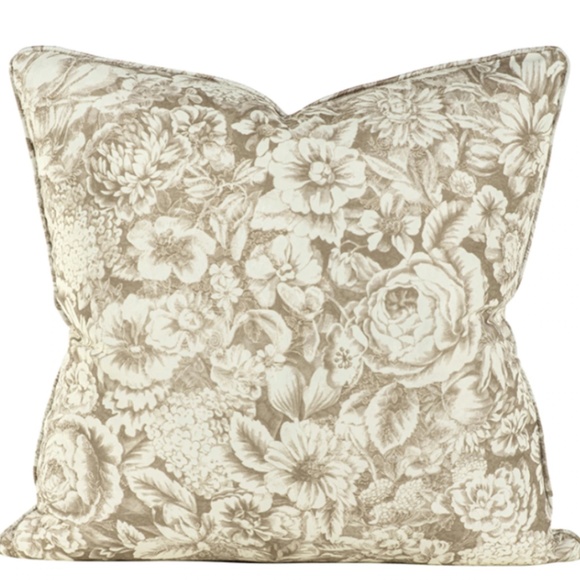The Hattie Pillow Cover - Picture 1 of 6